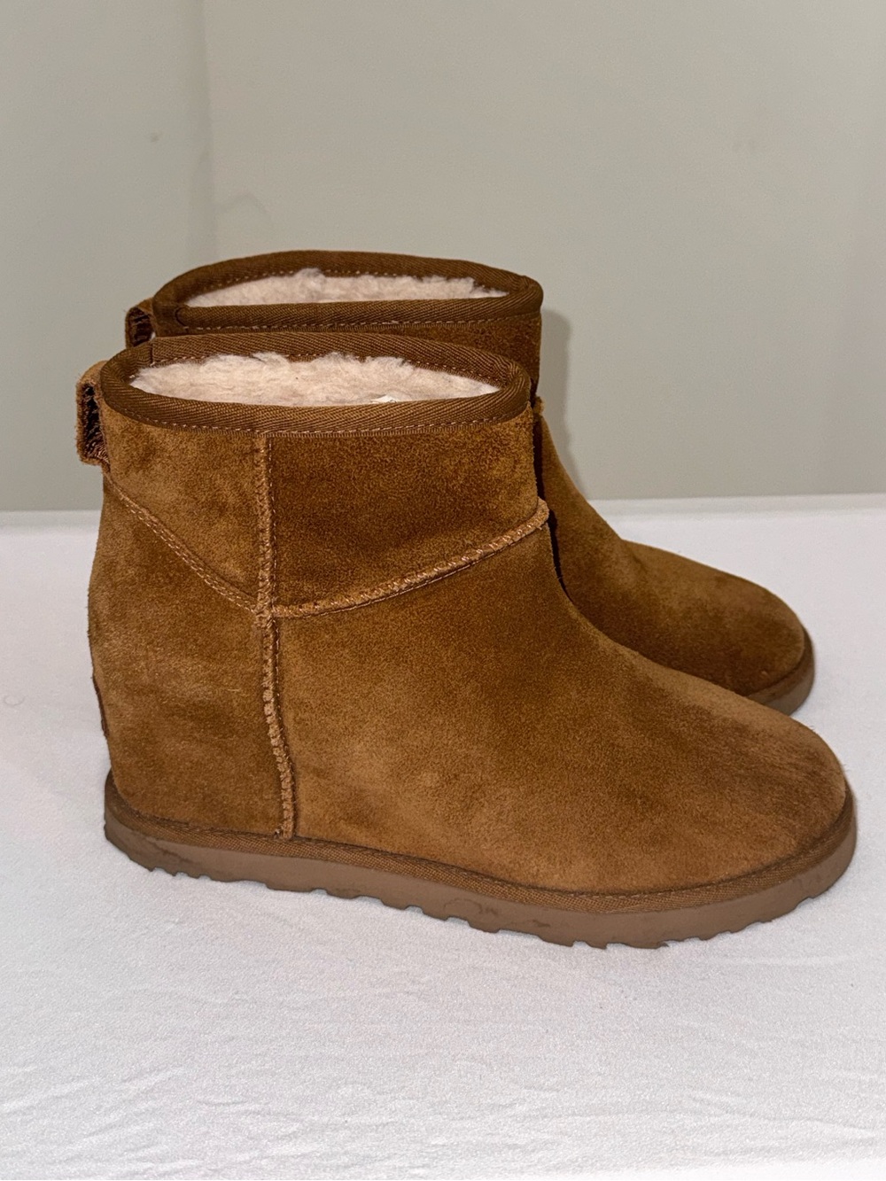 UGG Classic Femme Mini Wedge Boots Chestnut Suede Women’s Size 7